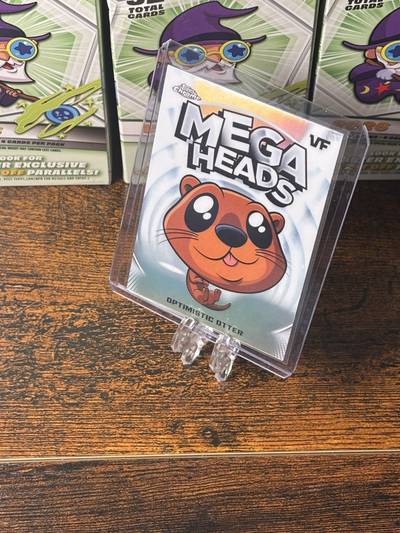 Optimistic Otter - 2026 VeeFriends Topps Chrome, Mega Head