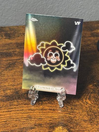 Stunned Sun - 2026 VeeFriends Topps Chrome, Neon Lights